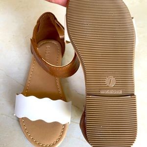 Old Navy sz 7 sandals.